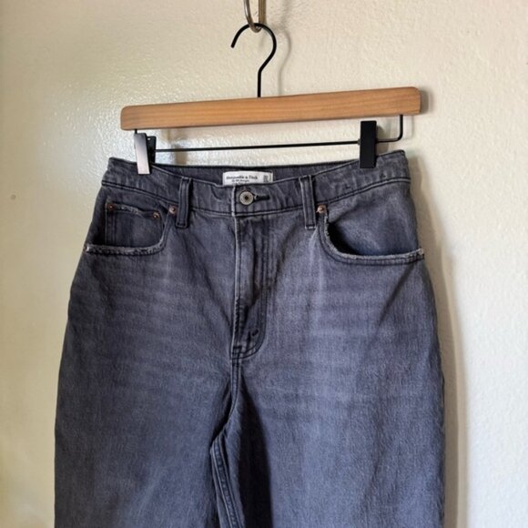 Abercrombie | Curve Love Ultra High Rise 90s Straight Jeans - Picture 2 of 7